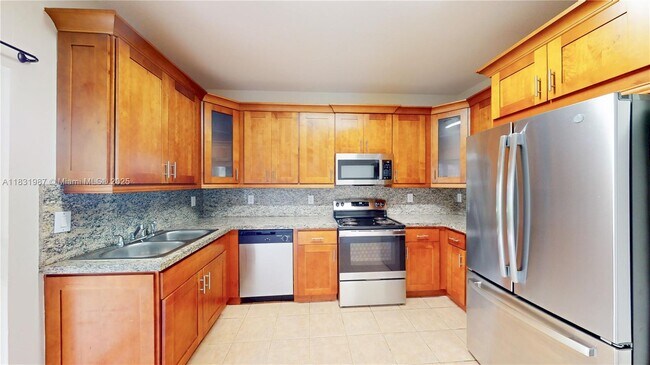 Building Photo - 5660 NW 115th Ct