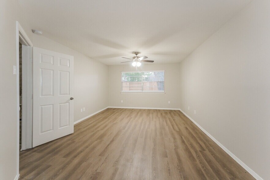 Building Photo - 2406 Heathergold Dr