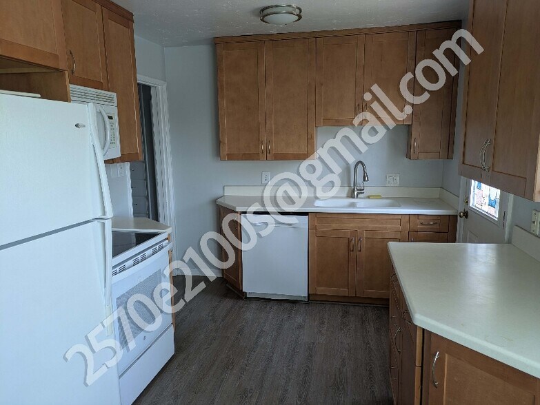 Building Photo - 2570 E 2100 S