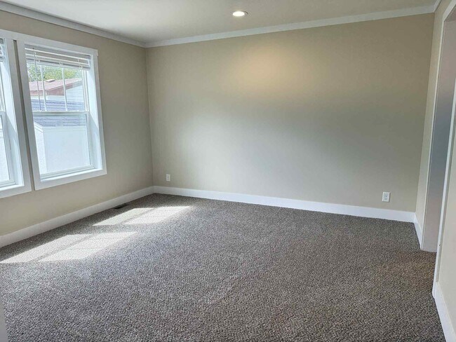 Building Photo - 48571 Lakeview Cir