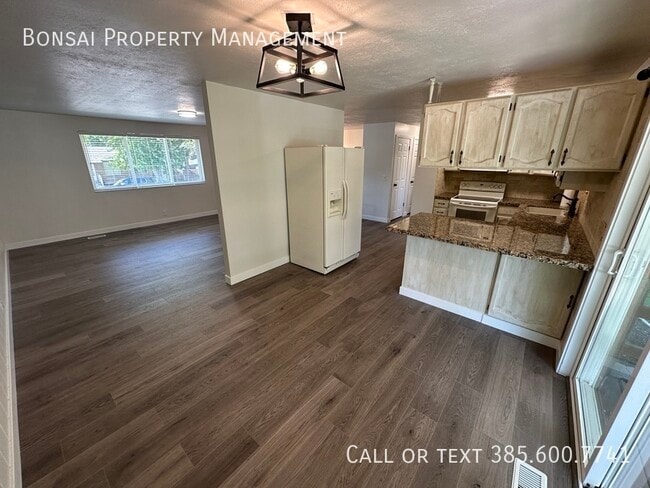 Building Photo - 8625 S Spartan Dr