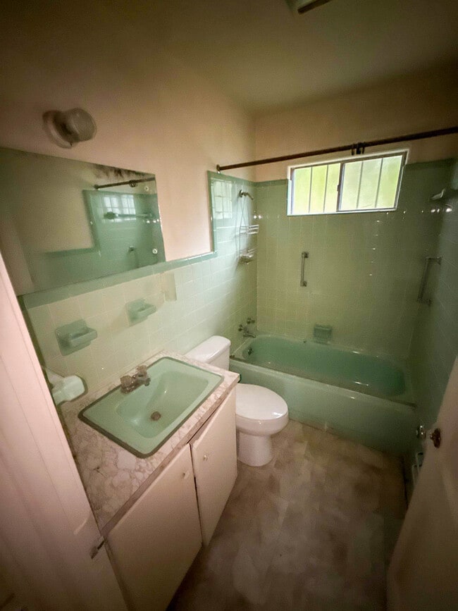 Building Photo - 358 Lea Cir