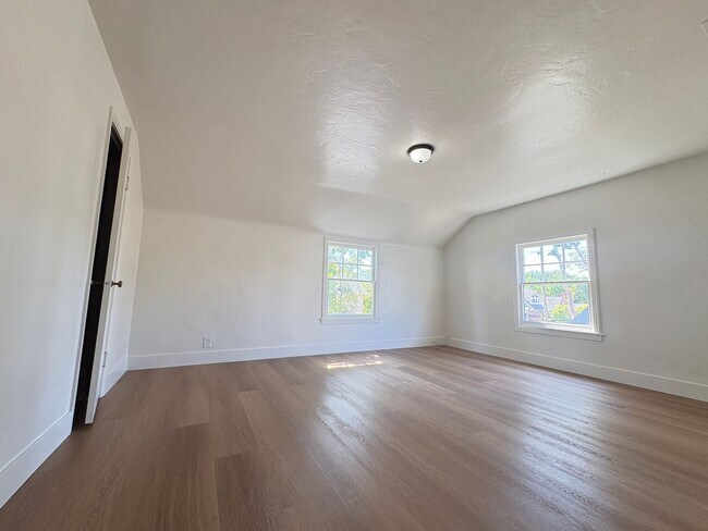 Building Photo - 11 S Hutchins St