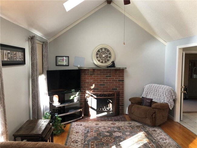 Building Photo - 161 Hines Rd