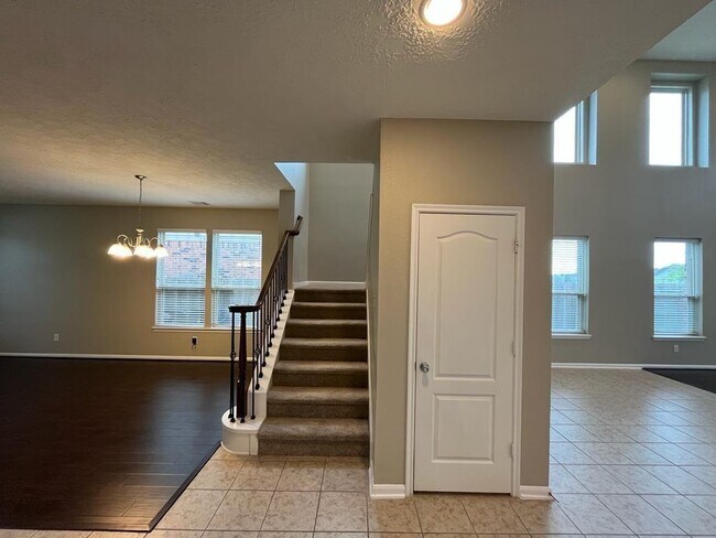 Building Photo - 28639 Cranford Sage Ln