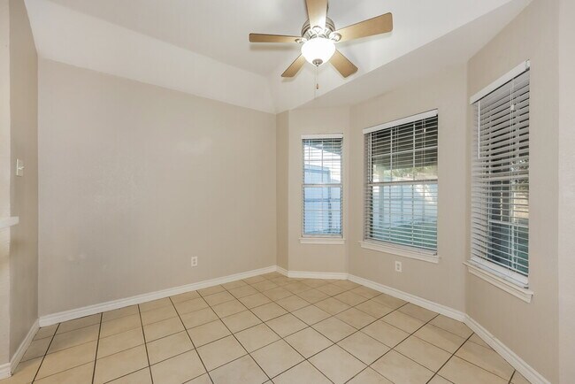 Building Photo - 1232 Clay Ln