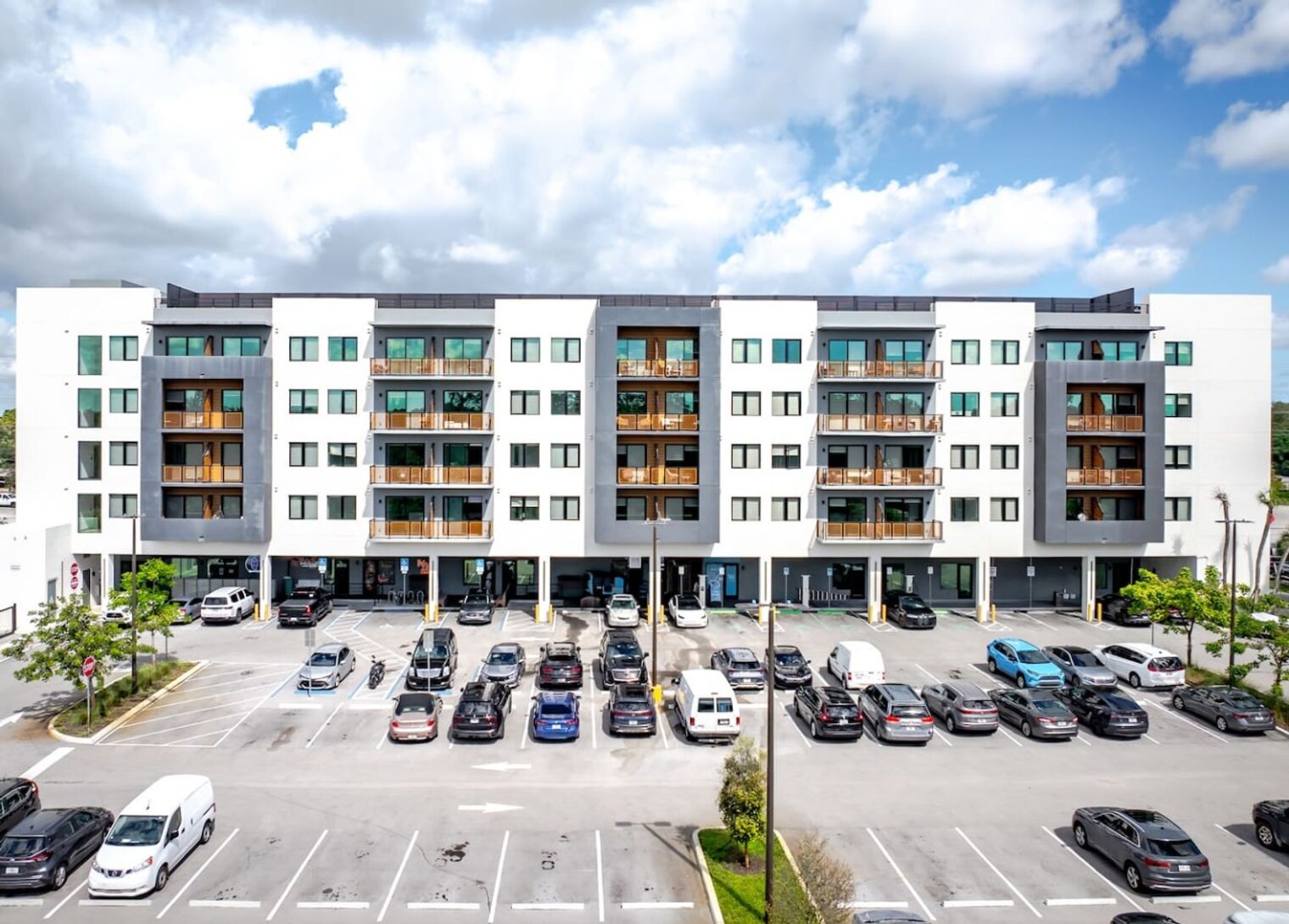 Building Photo - 2750 Griffin Rd