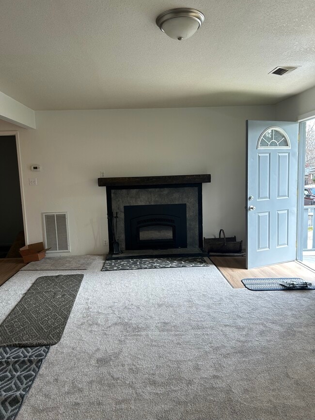 Building Photo - 918 Knapp St