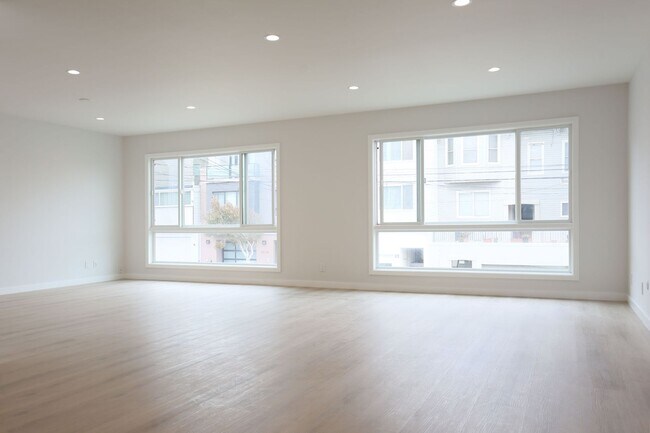 Building Photo - 553 34th Ave