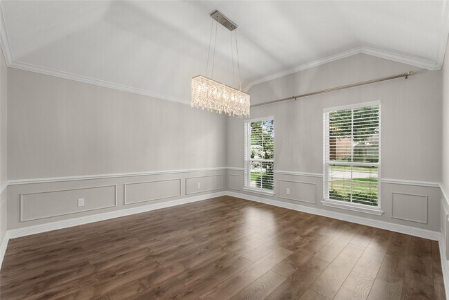 Building Photo - 2105 Murfield Dr