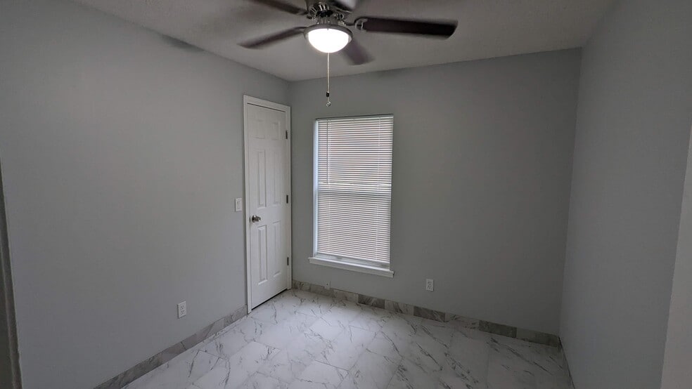 Building Photo - 3048 Pineda Dr