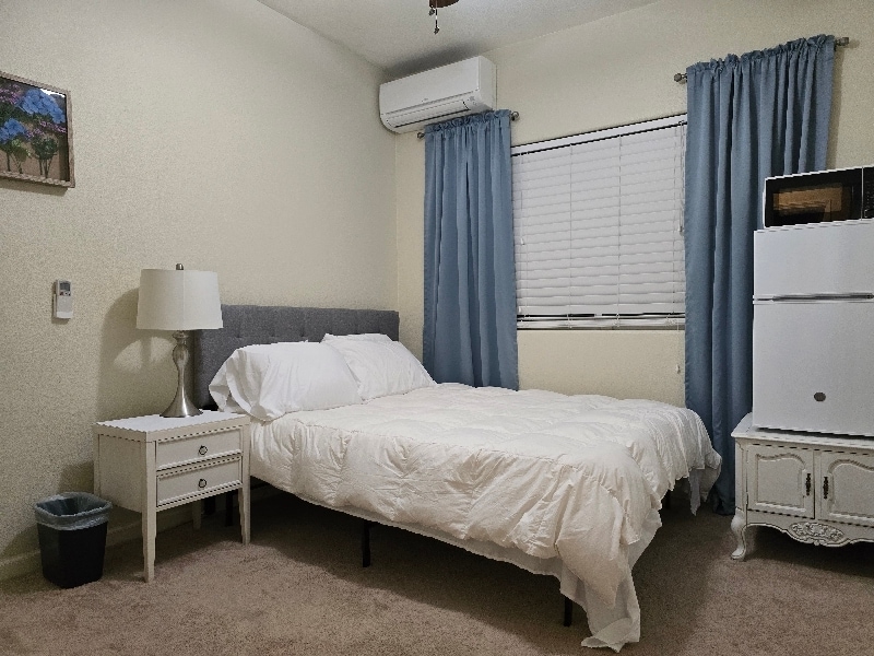 Building Photo - 1048 S Carriage Ave