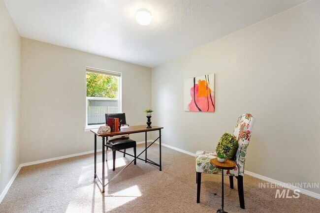 Building Photo - Beautiful, 3 Bed 2 Bath Home Featuring a 3 Car Garage with EV Charging Station!!