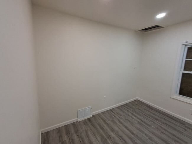 Building Photo - 2-bedroom, newly remodeled home on Flint's far east side