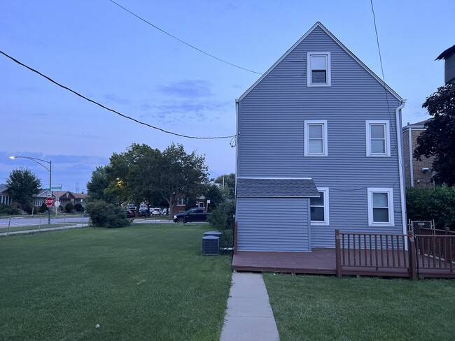 Building Photo - 5104 S Kilpatrick Ave