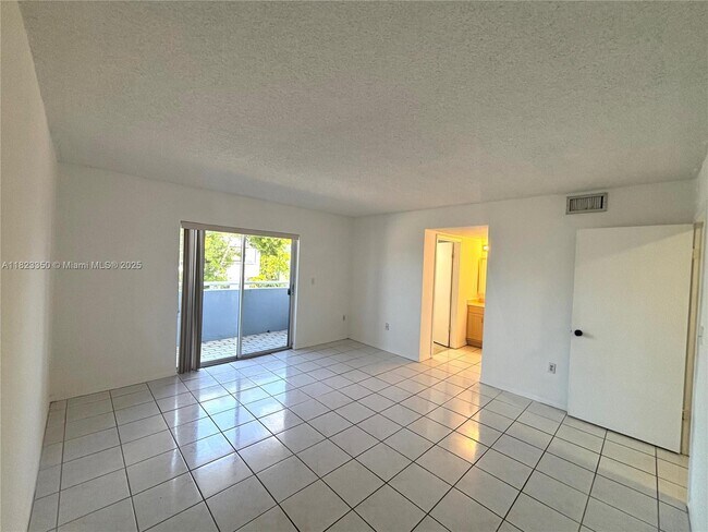 Building Photo - 6246 SW 131st Pl
