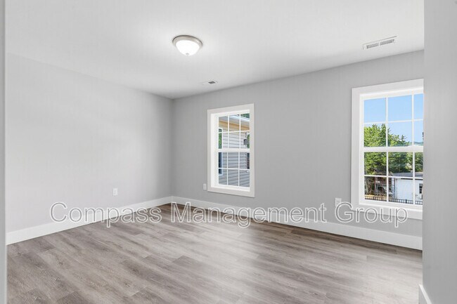 Building Photo - 2415 Piedmont St NW