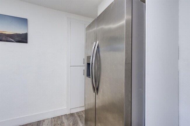 Building Photo - 508 NW 8th Ave