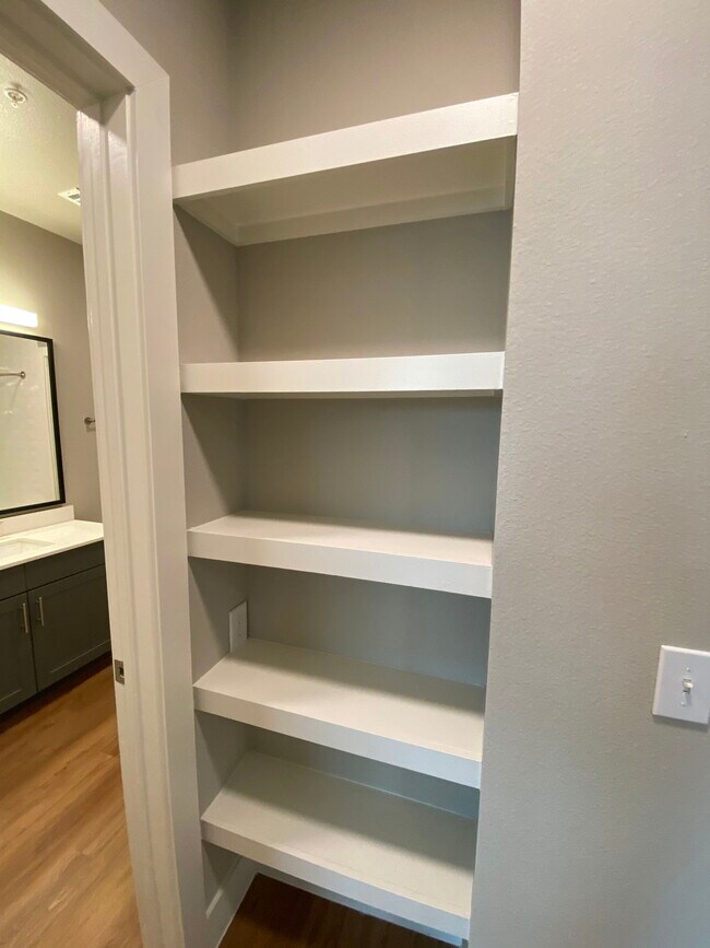 Building Photo - 1112 Giulianna Rd