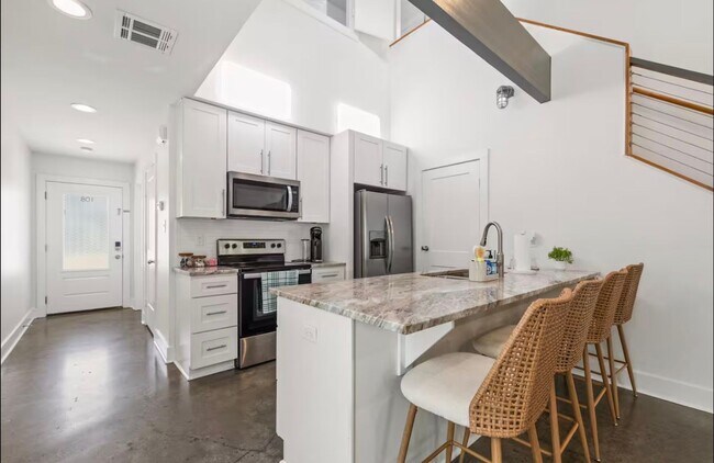 Building Photo - FOR RENT in LAFAYETTE!