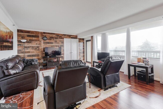 Building Photo - 3713 S George Mason Dr