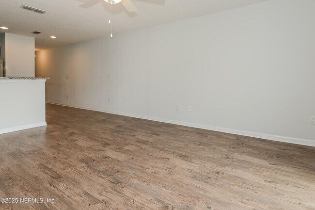 Building Photo - 553 Eiseman Wy