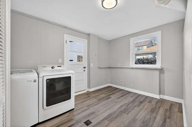 Building Photo - 4524 Washington St