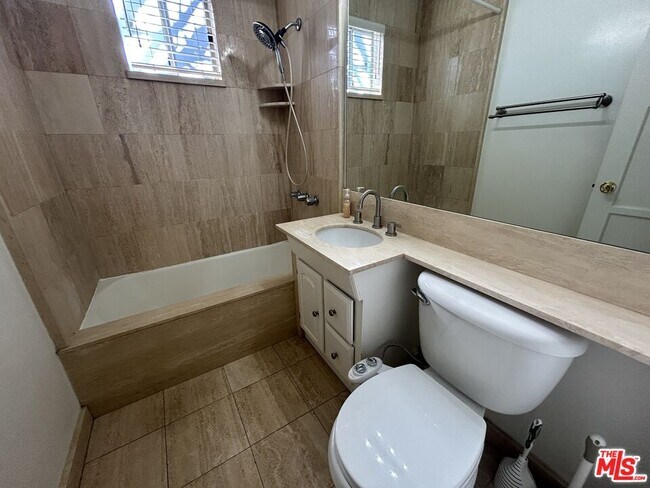 Building Photo - 5355 Rhea Ave