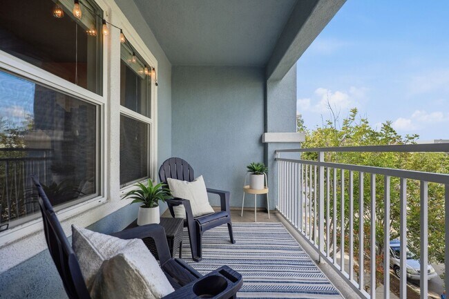 Building Photo - Point Loma, "The Bay" 2 bed 2 Bath Townhome now available! Amazing amenities, don't miss out