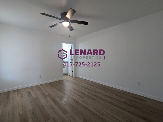 Building Photo - 2702 W Water St