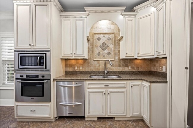 Building Photo - 7448 Miss Madison Way