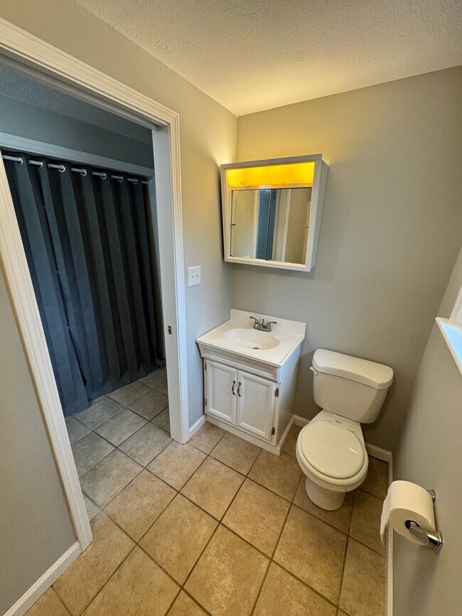Building Photo - Spacious 4 Bedroom in Fern Creek