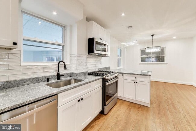 Building Photo - 3405 Carpenter St SE