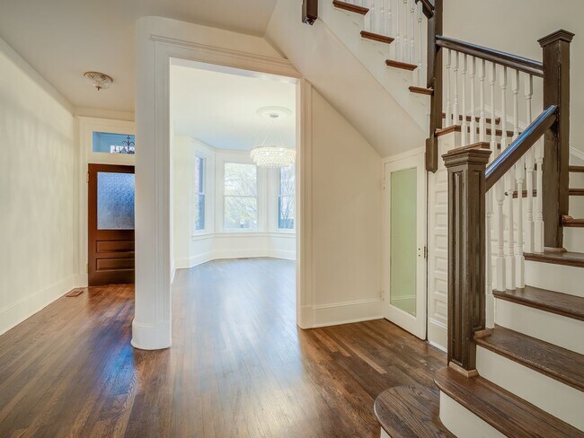 Building Photo - 1022 Park Rd NW