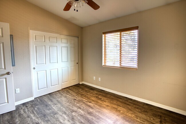 Building Photo - 5554 White Mountain Ave