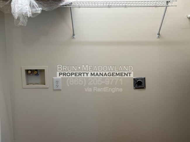 Building Photo - 5622 Boxwood Garden Way