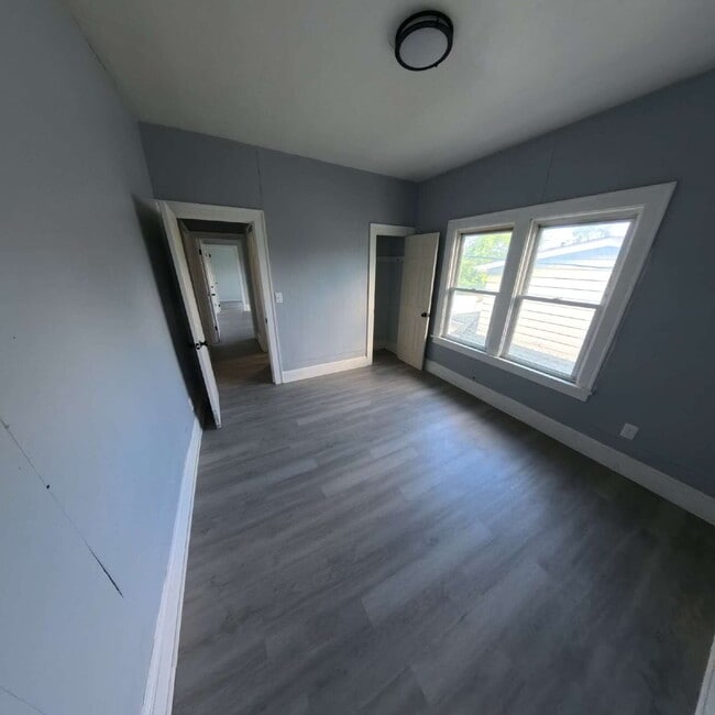 Building Photo - "3-Bedroom Duplex - 1210 Sq Ft of Comfort!"