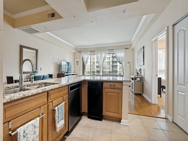 Building Photo - 3225 Turtle Creek Blvd