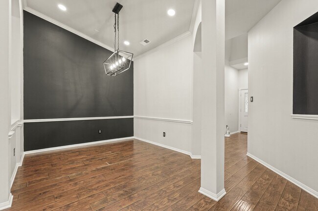 Building Photo - 18303 Heathridge Ln