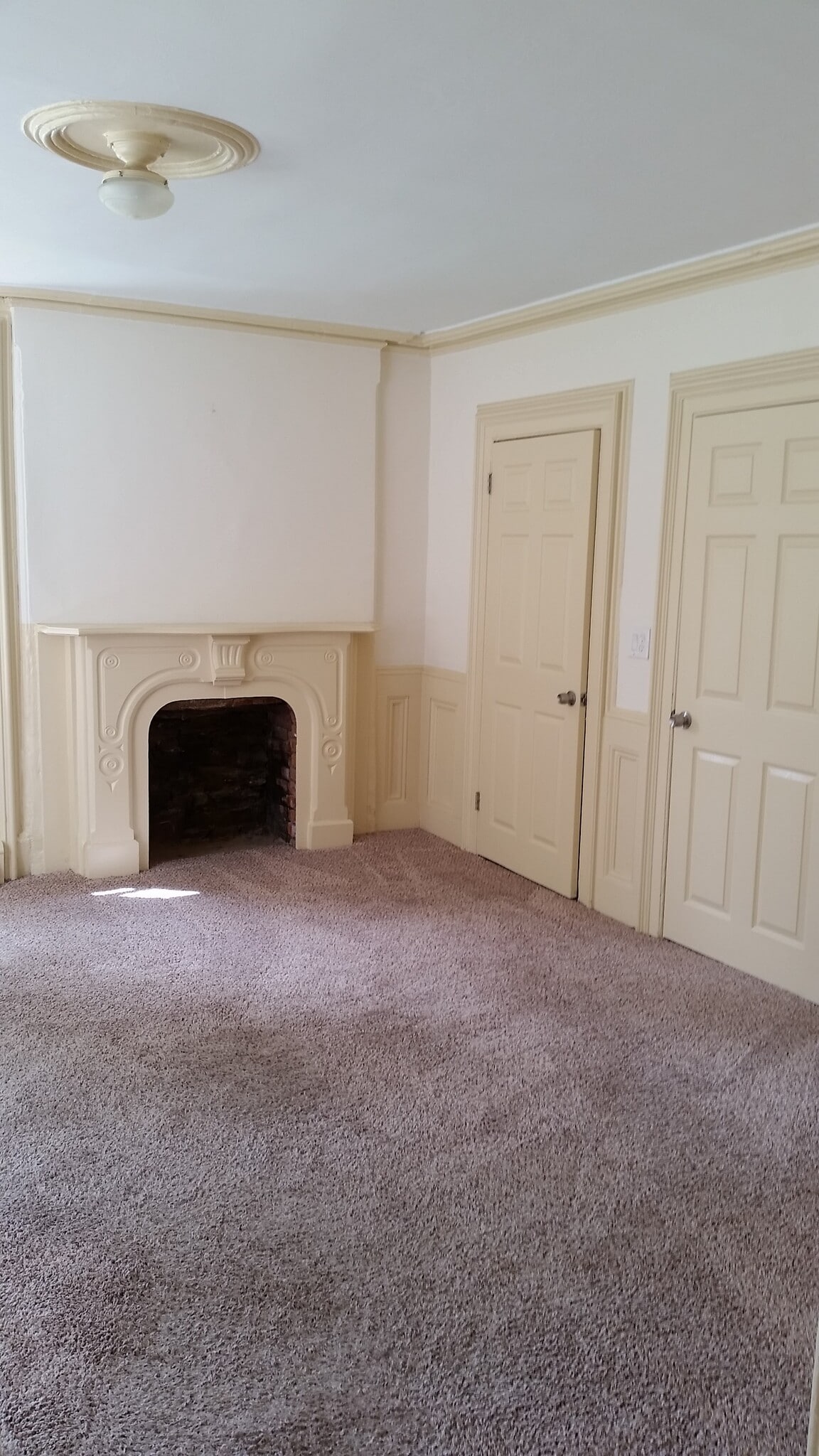 Building Photo - 2587 South Ave