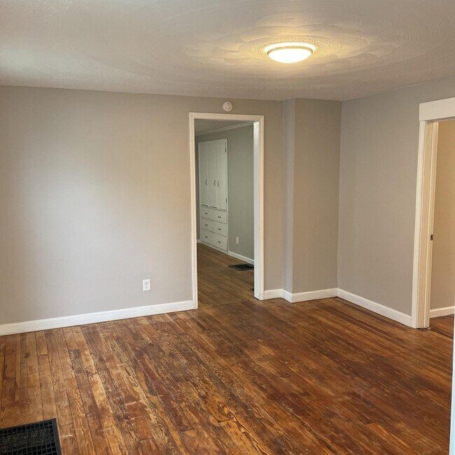 Building Photo - 105 Carlisle St