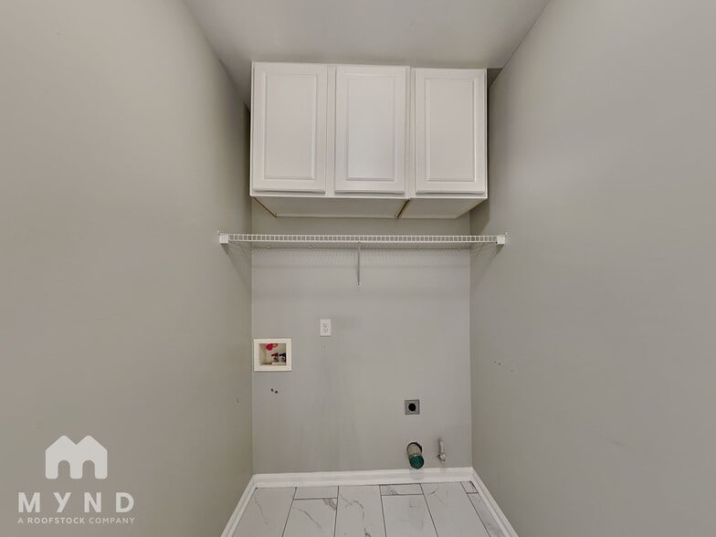 Building Photo - 1557 Silver Ridge Dr SW