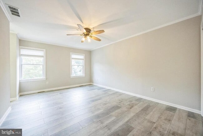 Building Photo - 5503 Red Haven Dr