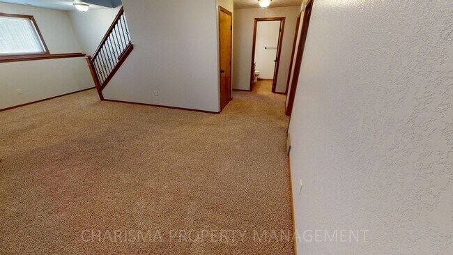 Building Photo - RARE TO FIND 4 BEDROOM, 2 BATH TOWN HOME, ...