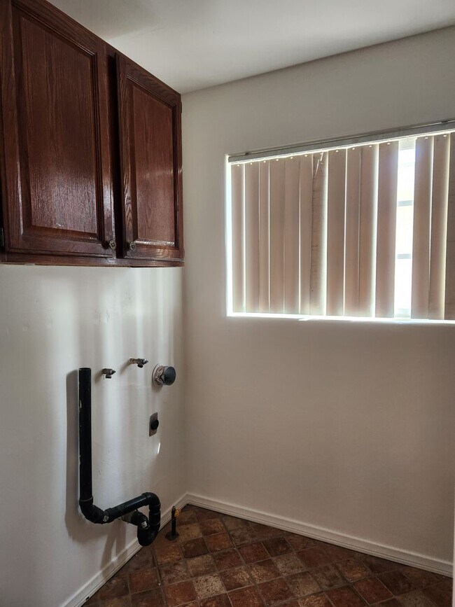 Building Photo - Bryant