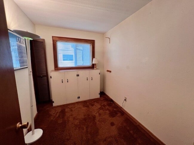 Building Photo - 354 Shallow Shore Rd