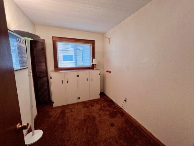 Building Photo - Fully Furnished Short Term Rental on Lake Samish!