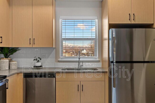 Building Photo - 7475 W Swain Ln