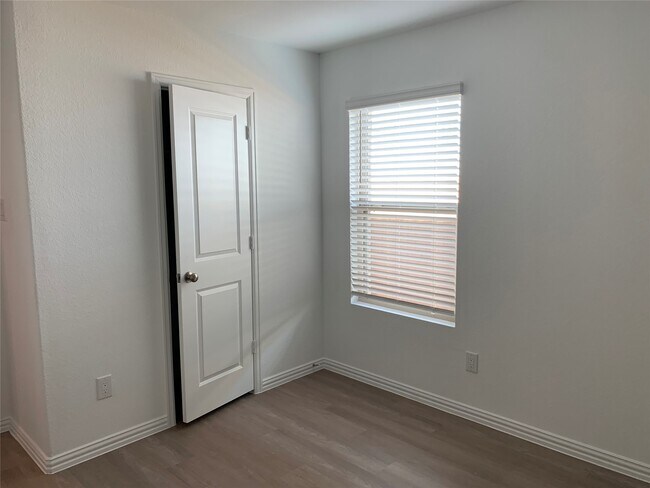 Building Photo - 18118 Rockvine Dr