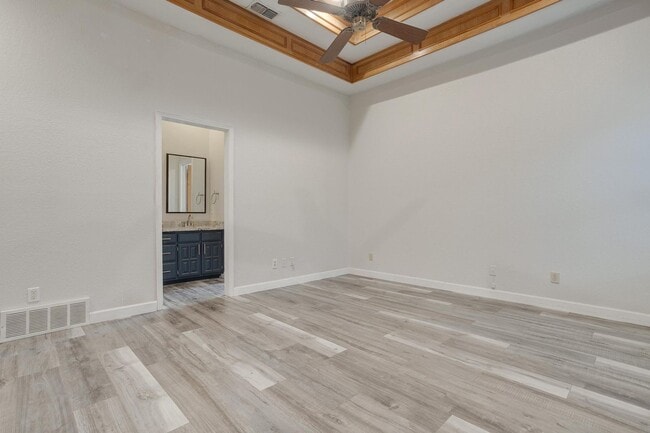 Building Photo - Beautiful 3 Bed, 2 Bath Home in Well Established Holiday West Neighborhood W /Pool and Pool Servi...